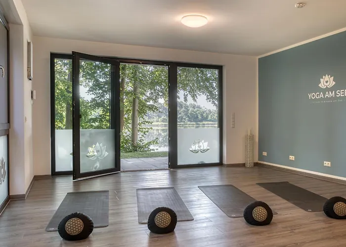 Mooswinkel - Stilvolles Mit Terrasse & Wellness Am Krakower 아파트